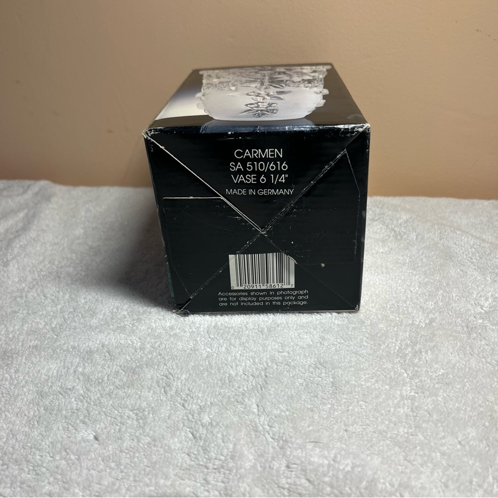 Mikasa Carmen SA 510/616 6.25" Crystal Glass Frosted Embossed Floral Vase In Box - Picture 11 of 11
